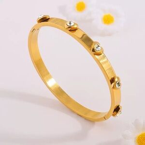 Luxury Titanium Steel Heart Bangel| 18k Gold Plated No Tarnish Bracelet